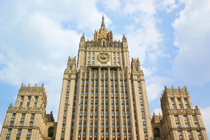 Здание Министерства иностранных дел РФ было построено в 1953г. по проекту архитекторов В. Г. Гельфрейха и М. А. Минкуса и конструкторов С. Д. Гомберга и Г. М. Лимановского. В МИДе 27 этажей, его высота составляет 172 м.