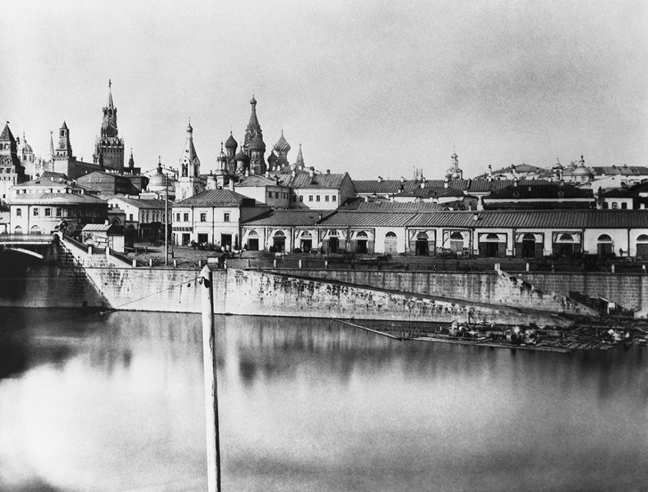 Вид на Зарядье со стороны Замоскворечья. 1884 год
