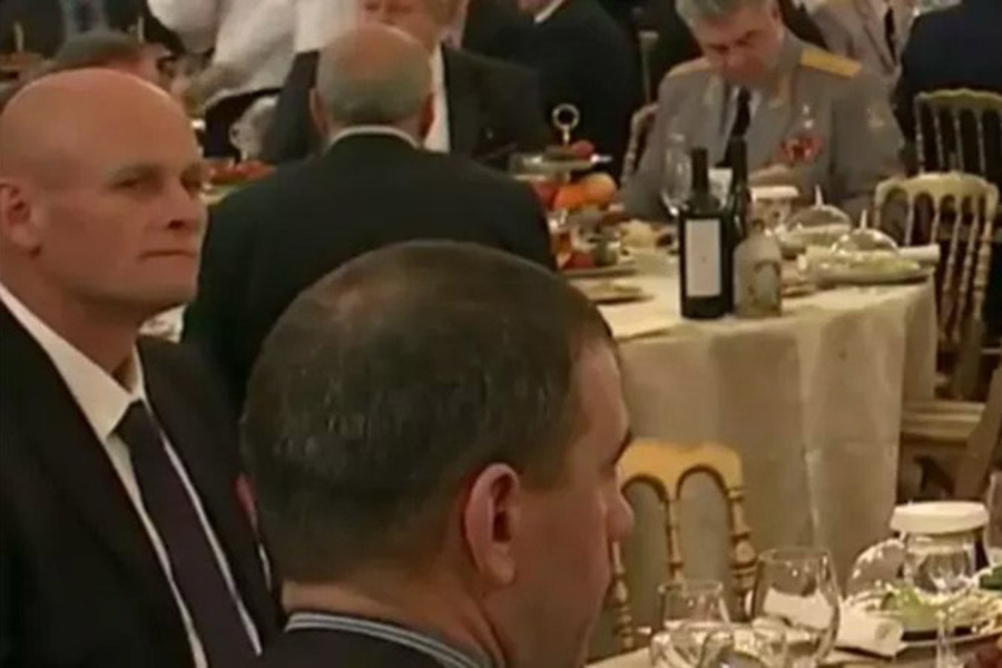 Дмитрий Уткин (слева) 
