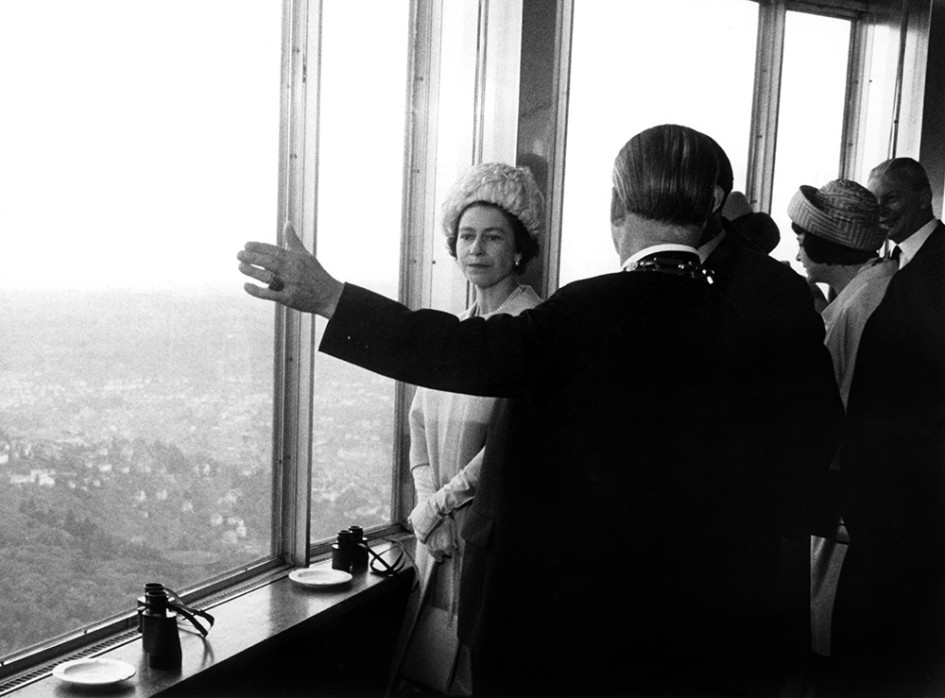 Елизавета II на телебашне в Штутгарте в 1965г.