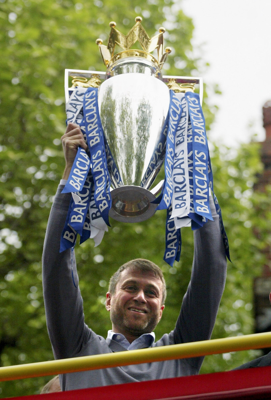14 мая 2006. Роман Абрамович с кубком за победу в чемпионате Англии, которая стала для «Челси» второй подряд