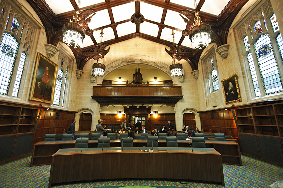 Зал заседаний Высокого суда Лондона


