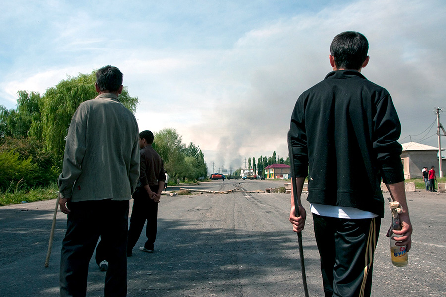 Беспорядки в городе Ош, Киргизия. 2010 год


