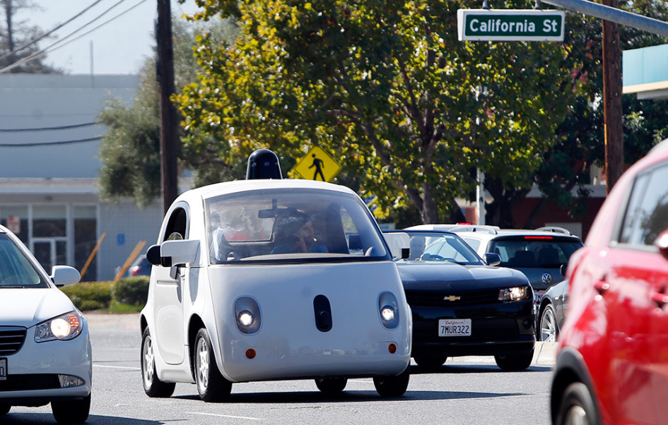 Беспилотный автомобиль Google на улицах Маунтин-Вью в США, 2015 год