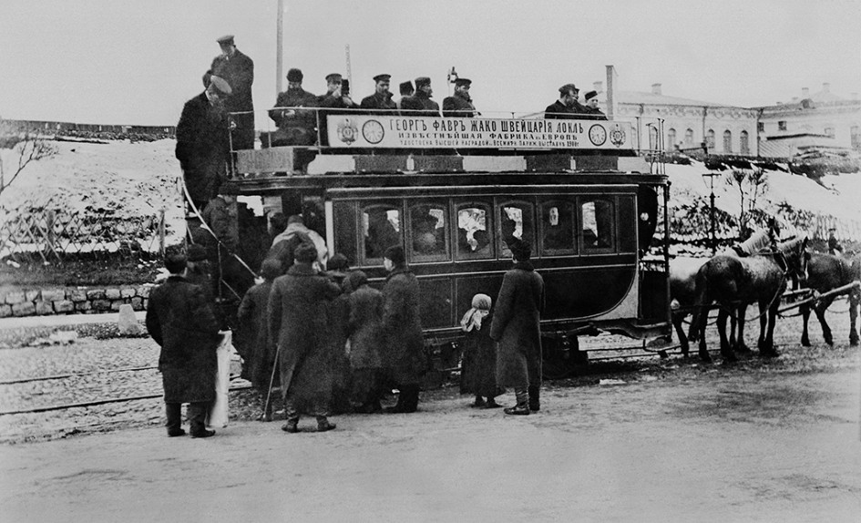 Посадка на конку у Рязанского вокзала в Москве, 1902 год