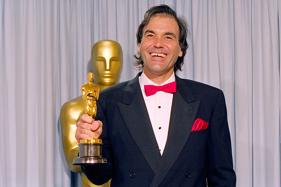 Оливер Стоун на церемонии вручения премии «Оскар», 1990 год