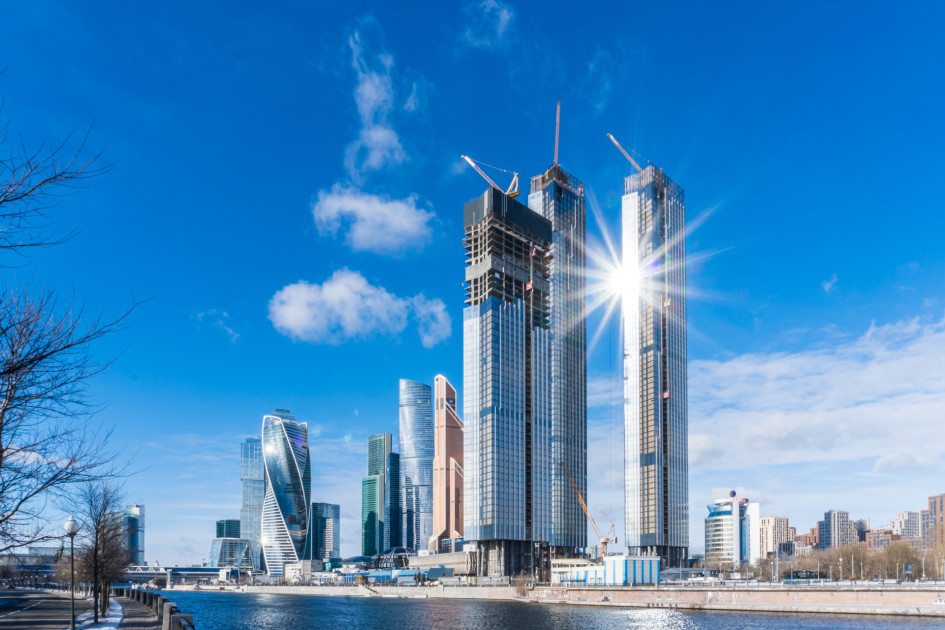 Вид на строящиеся башни Capital Towers