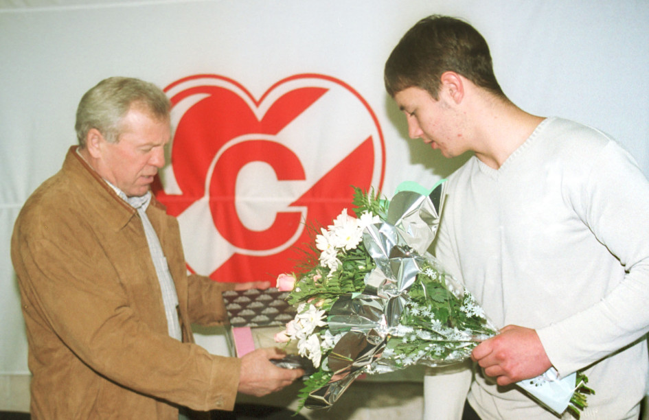 25 августа 2001 года. Президент «Спартака» Борис Майоров провожает Илью Ковальчука в НХЛ на специальной пресс-конференции во ДС «Сокольники»