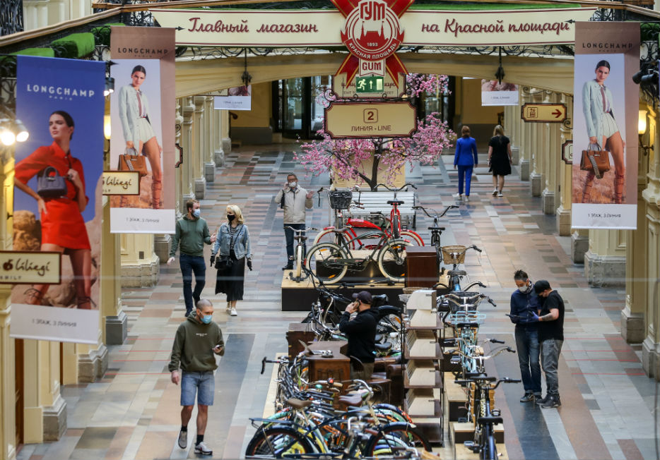 Посетители в ГУМе