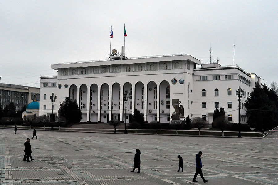 Здание администрации главы Республики Дагестан, правительства Республики Дагестан и Народного собрания Республики Дагестан 