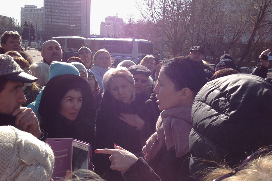 Екатерина Ости после встречи (в центре)