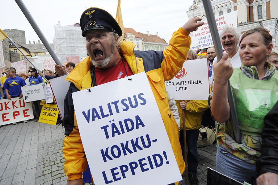 Профсоюзы Эстонии на митинге против пособий по безработице






