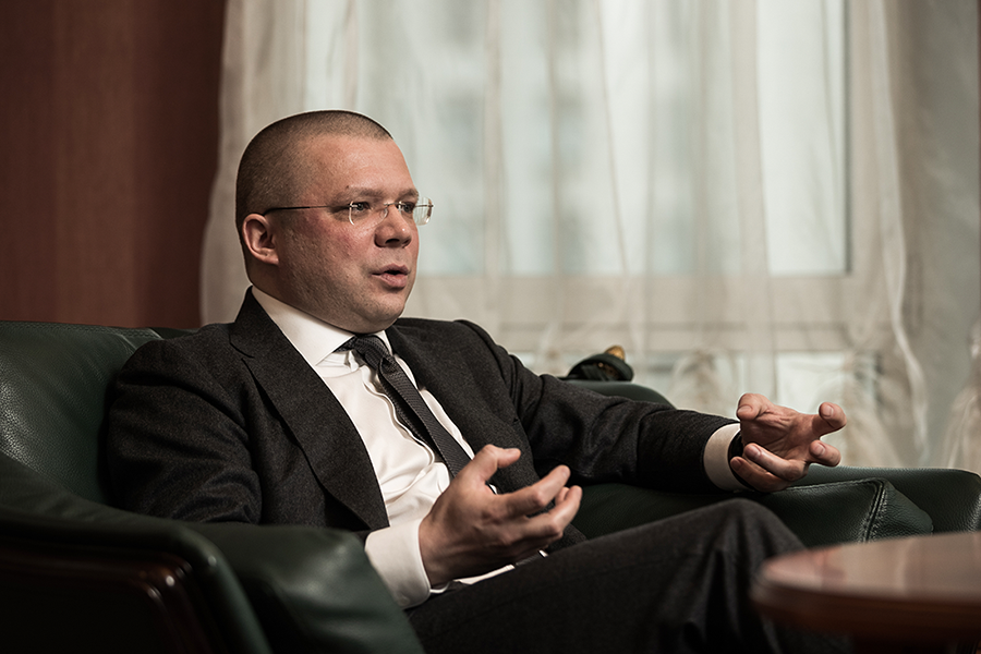 Александр Николаев
