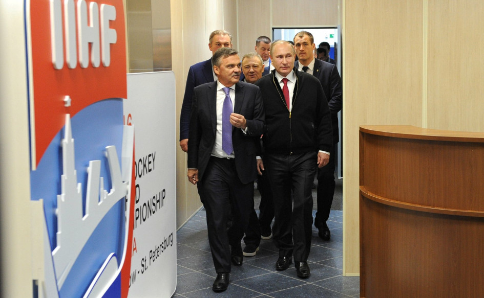 22 мая 2016. Москва. Владимир Путин и Рене Фазель во время хоккейного чемпионата мира