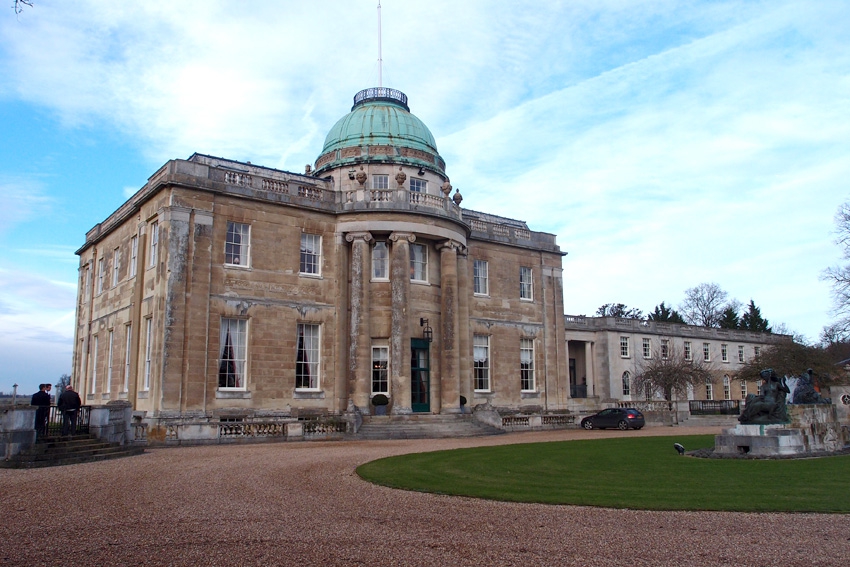 Особняк Tyringham Hall построен величайшим английским архитектором Джоном Соуном. Графство Бакингемшир.