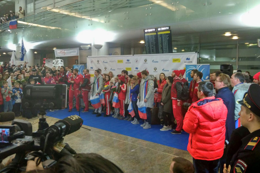 Спортсмены в аэропорту Шереметьево