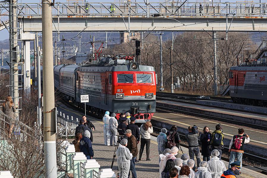 Прибытие поезда с эвакуированными жителями Донбасса и Украины на железнодорожную станцию Тихоокеанская в Приморье, 21 апреля 2022 года