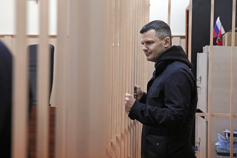 Владелец аэропорта Домодедово Дмитрий Каменщик, обвиняемый по делу о теракте в Домодедово в январе 2011 года, во время рассмотрения ходатайства следствия в Басманном суде, 19 февраля 2016 года.