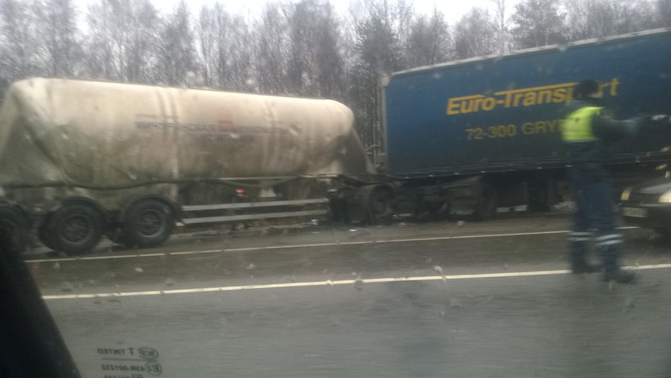 ДТП в Тверской области с участием дальнобойщиков