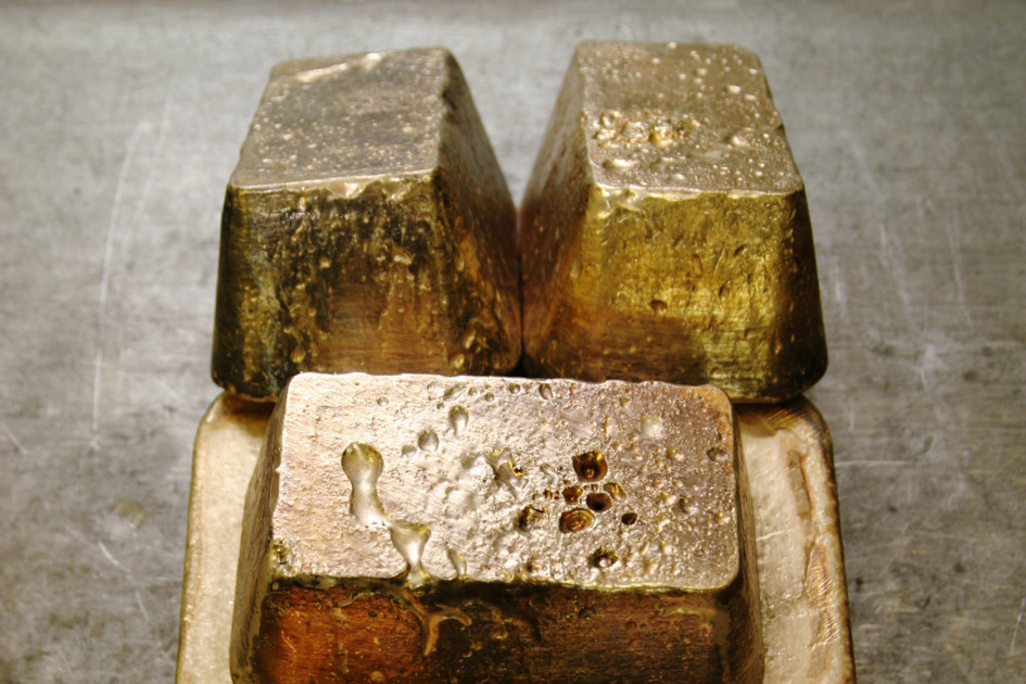 Якутия. Слитки золота. Сплав Доре. 2004 год