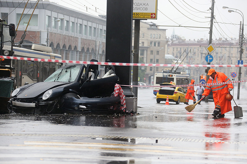ДТП с участием автомобиля Porshe-911 на улице Большая Якиманка