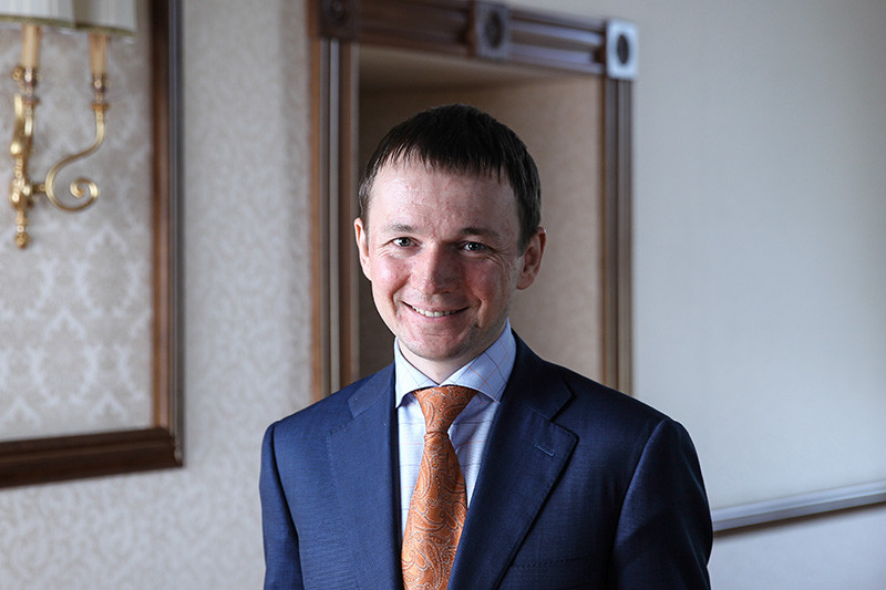 Александр Петров-младший сейчас не только председатель советов директоров холдинга «Юнона» и завода «Медсинтез» и председатель наблюдательного совета научно-внедреческого биомедицинского технопарка «Новоуральский», но и общественный советник министра промышленности и науки Свердловской области, а также член комиссии по импортозамещению Минпромторга России
