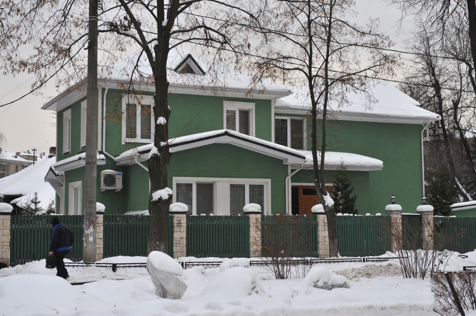 На территории поселка Сокол («поселок художников»)