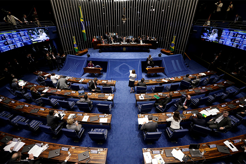 Нижняя палата парламента Бразилии во время голосования о вынесении импичмента президенту Дилме Руссефф

