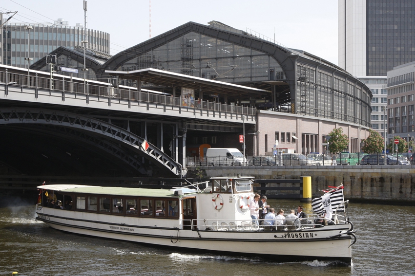 Станция пересадки Friedrichstrasse в Берлине