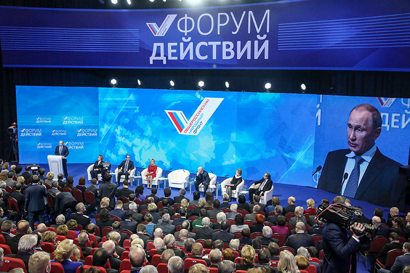 С активом ОНФ лидер движения Владимир Путин встречается не только на форумах всероссийского масштаба, но и в своей резиденции в Ново-Огарево
