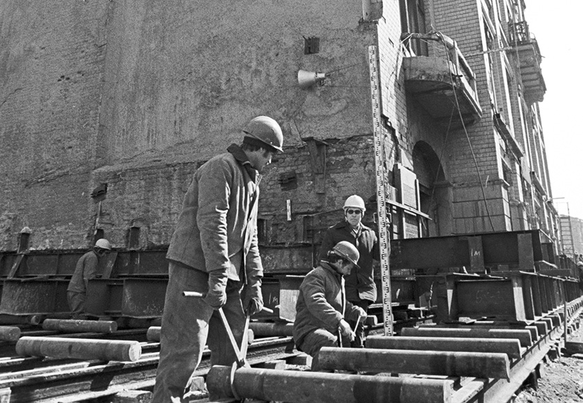 Передвижка домов по улице Горького, 1979 год