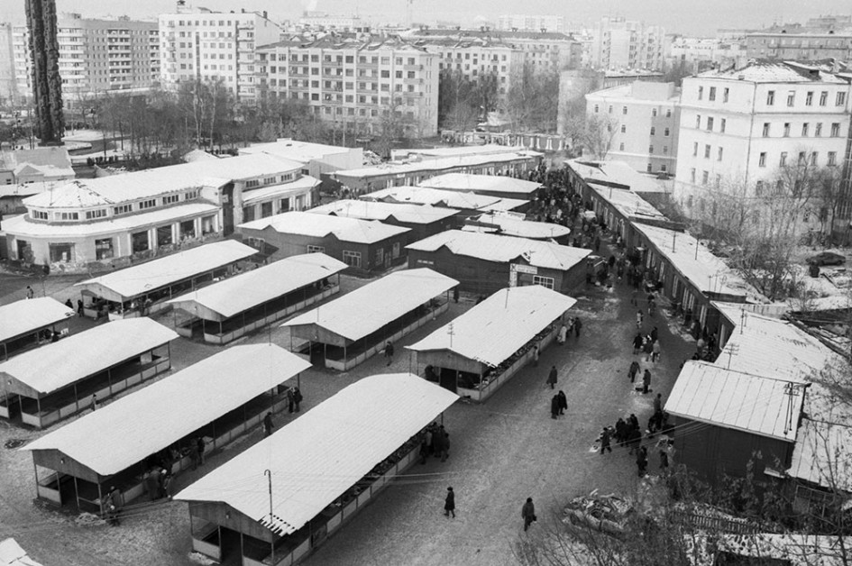 Тишинский рынок. Вид с высоты птичьего полета. 1993 год
