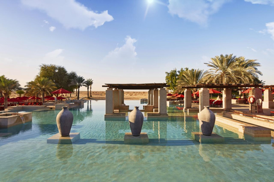 Среди дюн. Bab Al Shams Desert Resort and Spa (ОАЭ)