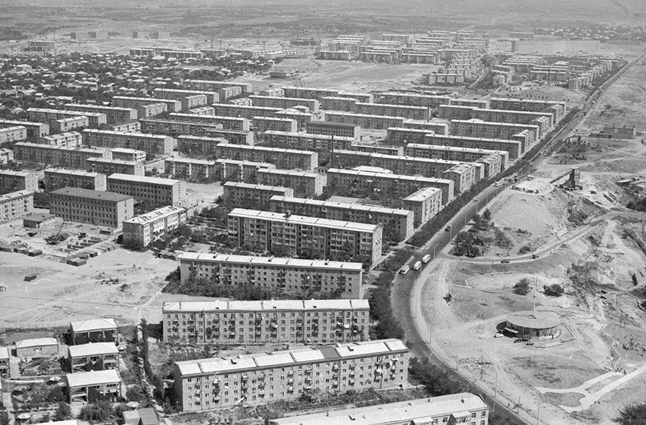 Общий вид на жилой массив Ачапняк (Ереванские Черемушки). 1970 год