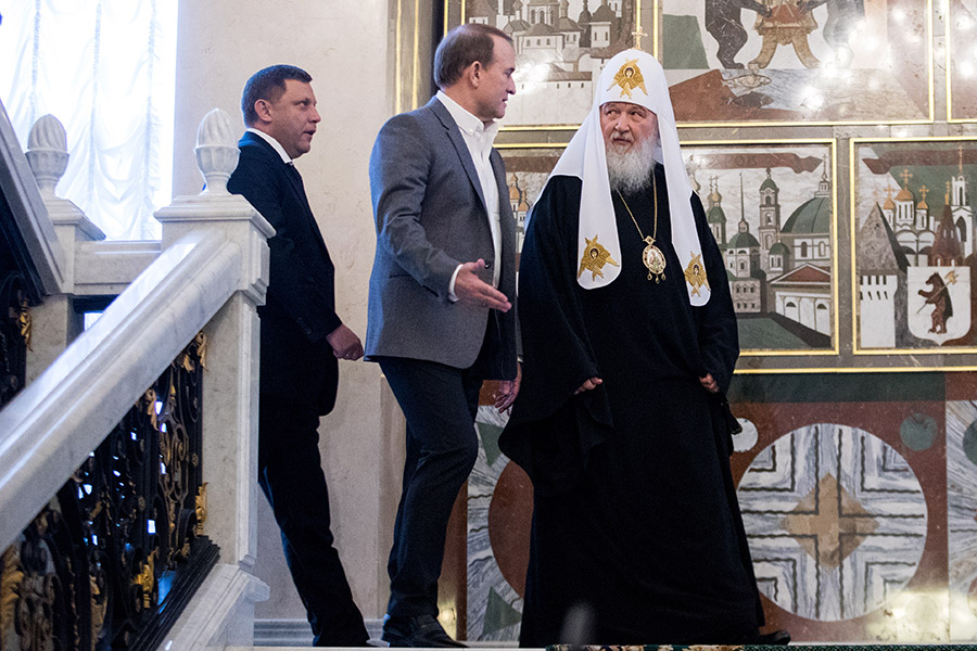 Александр Захарченко, Виктор Медведчук и патриарх Московский и всея Руси Кирилл (слева направо) 