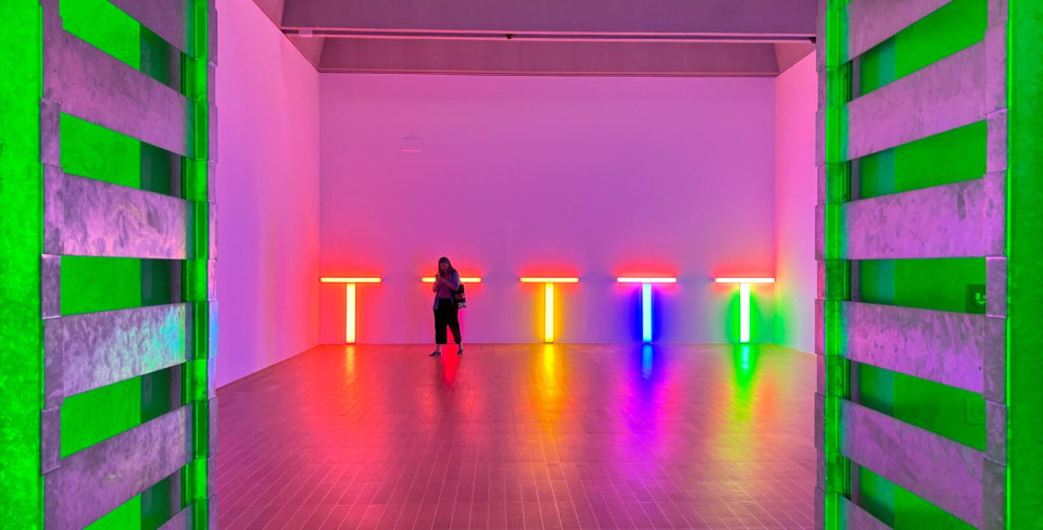 Вид экспозиции Dan Flavin: «Dedications In Light» в Kunstmuseum Basel