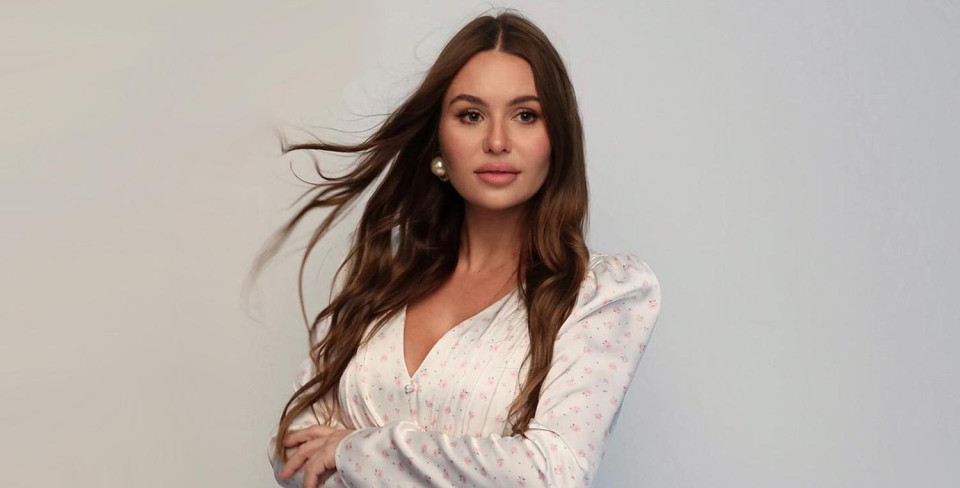 Слева: коллаборация Roses Lace x Zarina. Справа: Мария Зотова