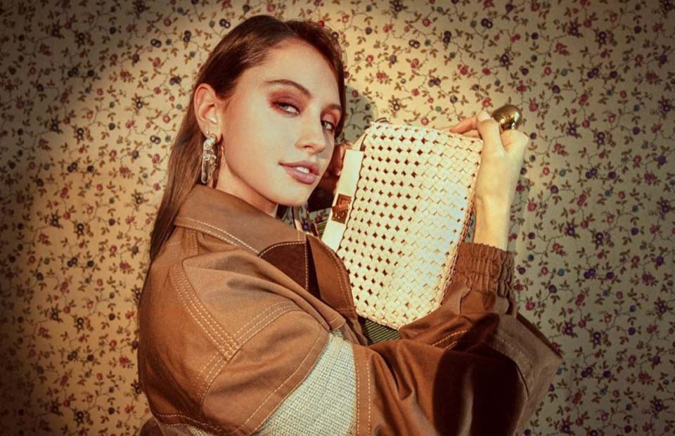 Айрис Лоу в рекламной кампании Fendi Peekaboo
