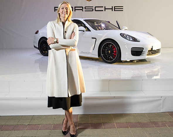 Мария Шарапова презентовала в Лос Анджелесе новую модель Porsche и новую прическу