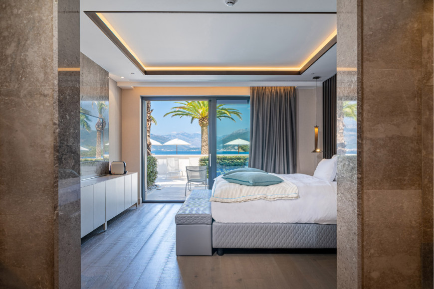 Номер Poolside Room