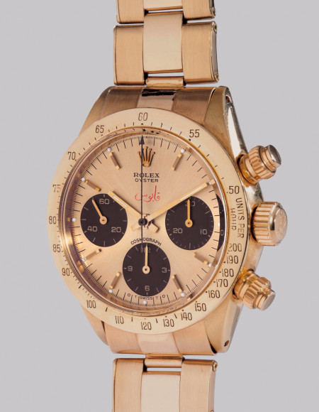 Rolex Ref. 6265 Cosmograph Daytona "Qaboos" Единственный в своем роде хронограф Rolex в желтом золоте, с циферблатом цвета шампань и браслетом, созданный специально для Султаната Оман. Оценочная стоимость: CHF 200–400 тыс.