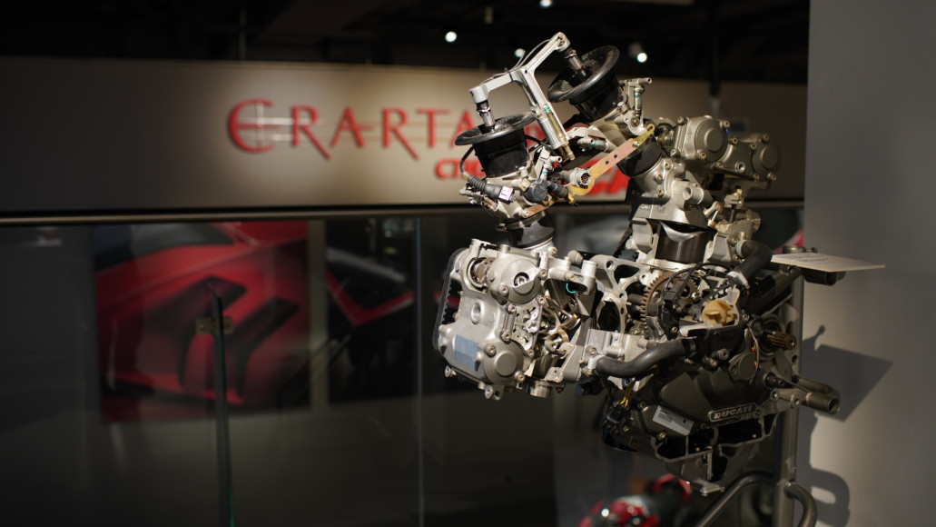 Мотор Ducati с десмодромным механизмом
