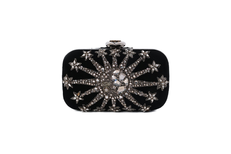 Клатч Heart, Alexander McQueen, 234 000 руб. (ЦУМ)