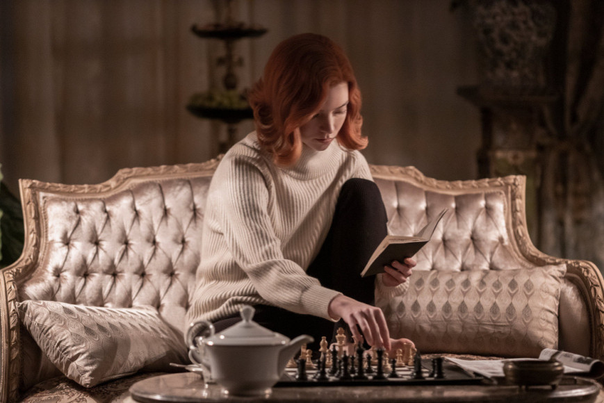Кадр из сериала «Ход королевы»