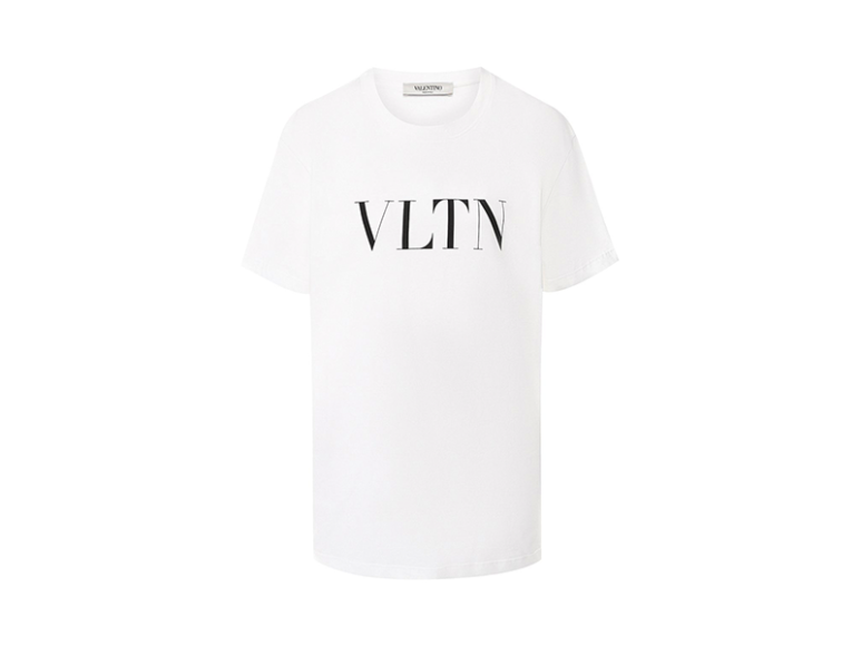 Женская футболка Valentino, 26 050 руб. («Барвиха Luxury Village»)