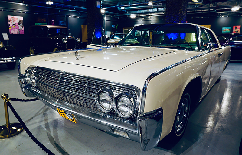 Lincoln Continental 1961 года