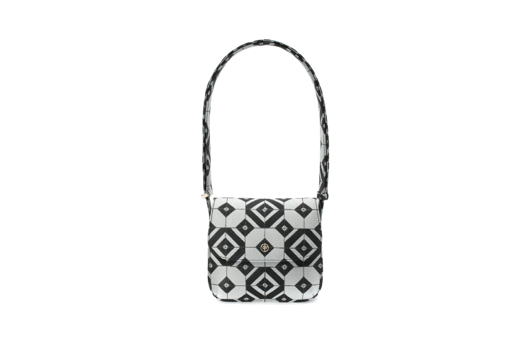 Сумка Giorgio Armani, 111 000 руб. (Третьяковский проезд)