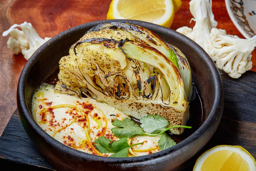 Цветная капуста, запеченная в печи с кунжутным соусом