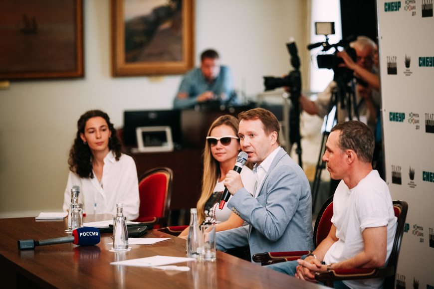 Встреча учредителей фонда «Артист» с волонтерами во Дворце Наместника, Тобольск