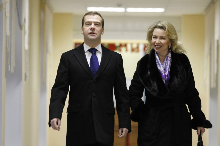 Дмитрий и Светлана Медведевы на голосовании на выборах в Госдуму, 2011